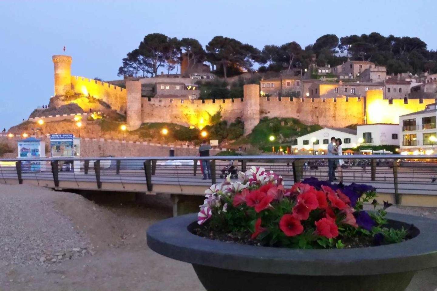Apartamentos Nautic wifi gratis a 150 metros de la playa de Tossa de Mar Exterior foto